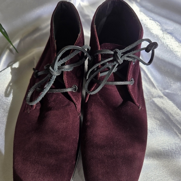 Tod\'s Dark Red Suede Chukka Boots